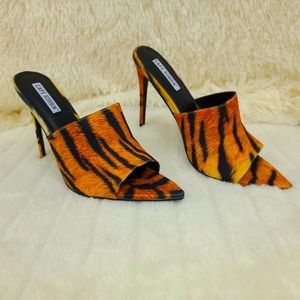 Cape Robbin Jungle Mule Brand New size 9